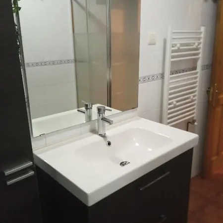 阿科纳维亚酒店 2*