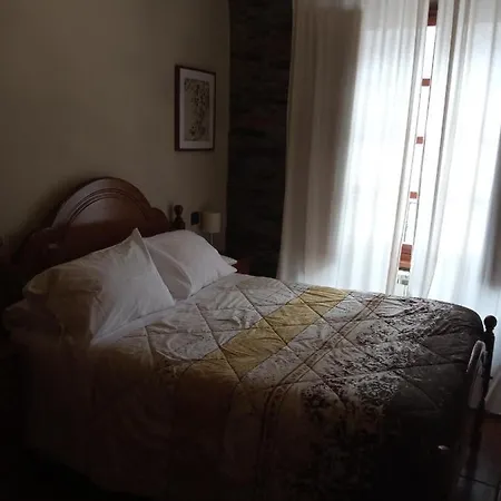 阿科纳维亚酒店 2*