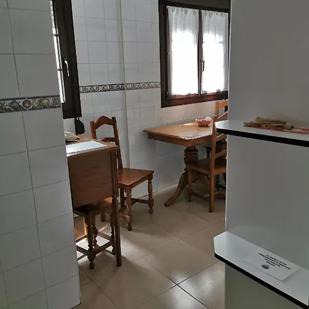 阿科纳维亚酒店 2*