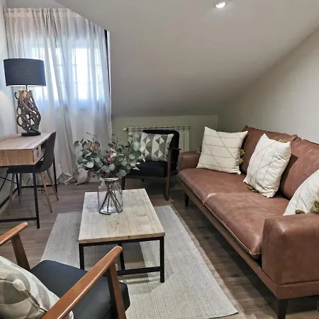 阿科纳维亚酒店 2*