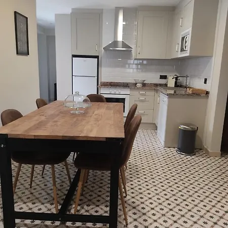 阿科纳维亚酒店 2*